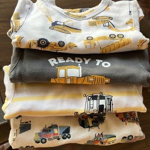 4 truck theme Gap 2 piece pajamas size 18-24months. No stains.